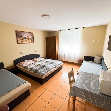 Apartman Taktik Velky Meder Exterior photo