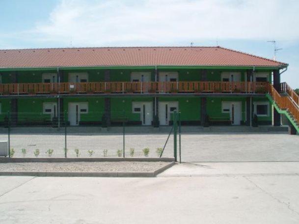 Apartman Taktik Velky Meder Exterior photo